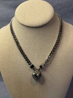 NWT EyeCandy Los Angelas Silver-Tone Cuban Chain Heart Necklace